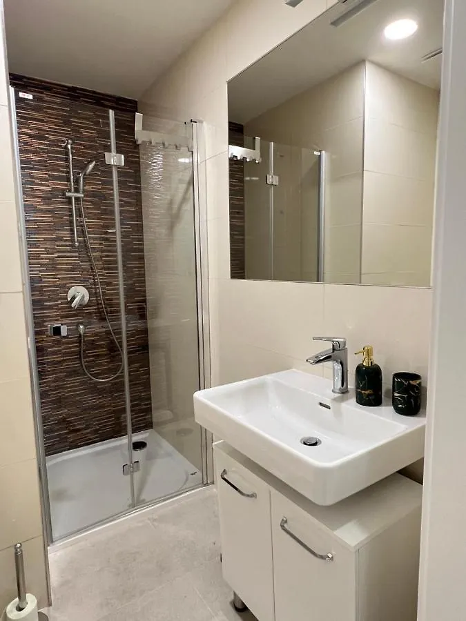 Helen New Apartments Chain Florenc Prague