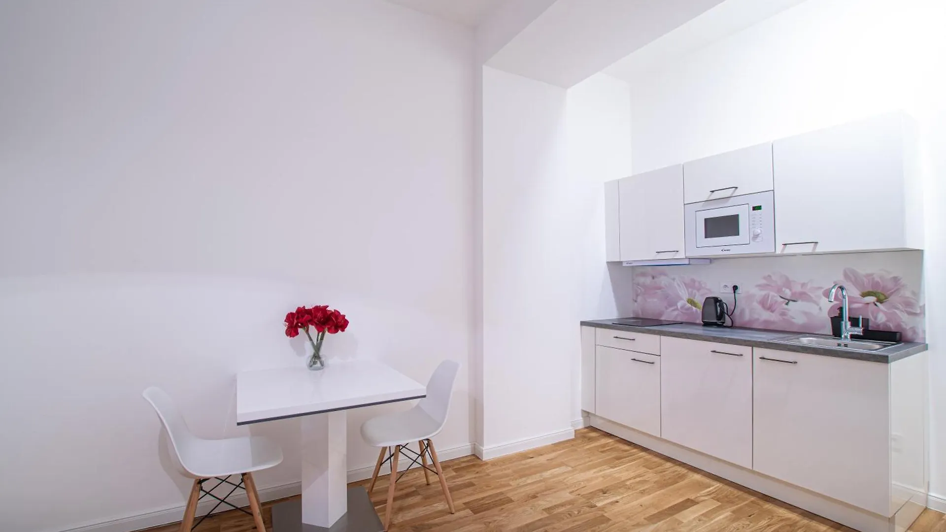 Helen New Apartments Chain Florenc Praga